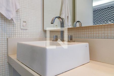 Apartamento à venda com 213m², 3 quartos e 3 vagasBanheiro da Suíte 1