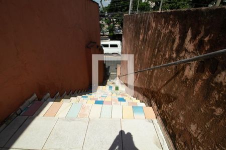 Casa à venda com 110m², 2 quartos e 1 vaga Casa à venda com 110m², 2 quartos e 1 vagaEscada