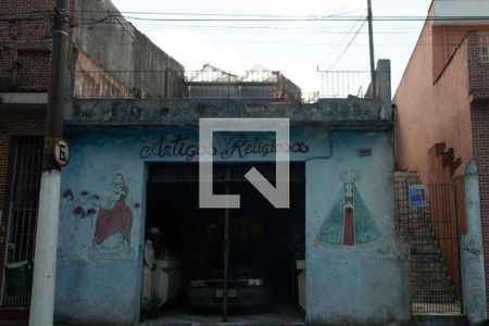 Casa à venda com 110m², 2 quartos e 1 vaga Casa à venda com 110m², 2 quartos e 1 vagaFachada