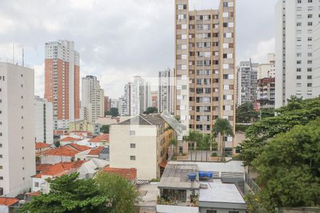 Vista da Sacada e Cozinha de apartamento para alugar com 1 quarto, 24m² em Perdizes, São Paulo