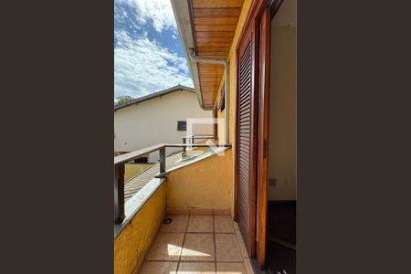 sacada da Suíte 3 de casa de condomínio para alugar com 4 quartos, 465m² em Morada dos Pássaros, Barueri