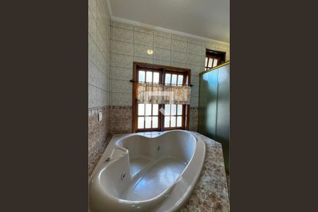 Casa de condomínio à venda com 465m², 4 quartos e 6 vagasBanheiro da Suíte 1