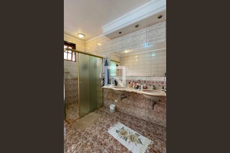 Casa de condomínio à venda com 465m², 4 quartos e 6 vagasBanheiro da Suíte 1