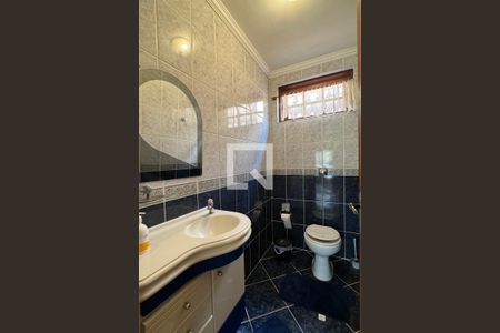 Casa de condomínio à venda com 465m², 4 quartos e 6 vagasLavabo