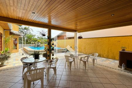 Casa de condomínio à venda com 465m², 4 quartos e 6 vagasChurrasqueira