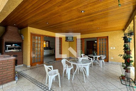 Casa de condomínio à venda com 465m², 4 quartos e 6 vagasChurrasqueira