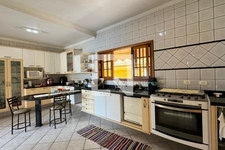 Casa de condomínio à venda com 465m², 4 quartos e 6 vagasCozinha