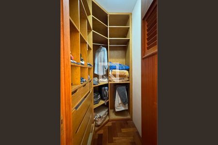 Casa de condomínio à venda com 465m², 4 quartos e 6 vagasCloset da suíte 3