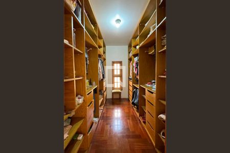 Casa de condomínio à venda com 465m², 4 quartos e 6 vagasCloset da suíte 1
