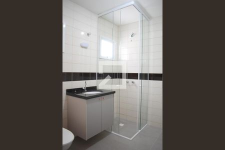 Banheiro suíte de casa de condomínio para alugar com 3 quartos, 125m² em Xaxim, Curitiba