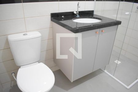 Banheiro suíte de casa de condomínio para alugar com 3 quartos, 125m² em Xaxim, Curitiba