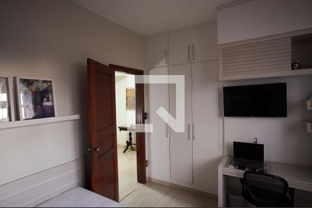 Casa à venda com 288m², 6 quartos e 3 vagasQuarto 4