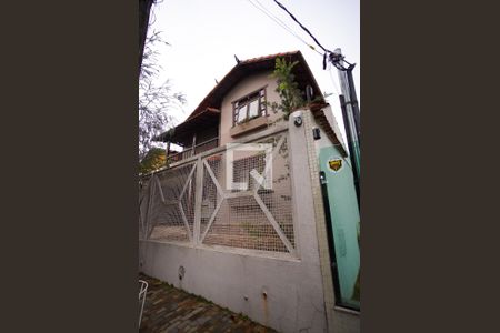 Casa à venda com 288m², 6 quartos e 3 vagasFachada