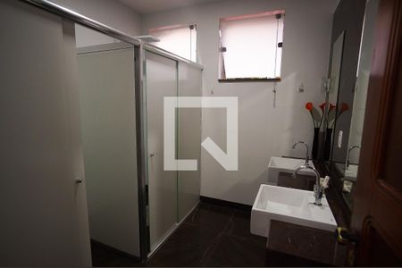 Casa à venda com 288m², 6 quartos e 3 vagasBanheiro do Quarto 5