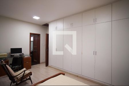 Casa à venda com 288m², 6 quartos e 3 vagasQuarto 5