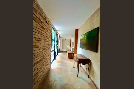 Casa à venda com 1500m², 6 quartos e 8 vagasCorredor