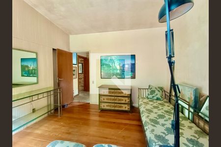 Casa à venda com 1500m², 6 quartos e 8 vagasQuarto