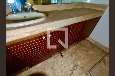 Casa à venda com 1500m², 6 quartos e 8 vagasSuíte banheiro