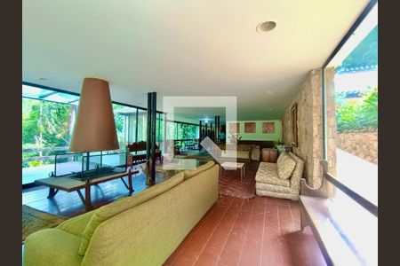 Casa à venda com 1500m², 6 quartos e 8 vagasSala