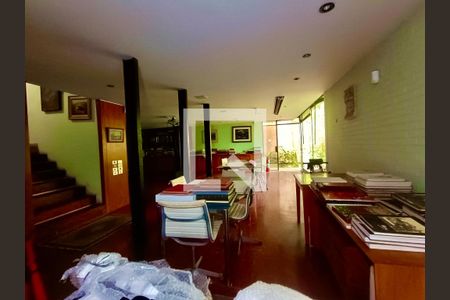 Casa à venda com 1500m², 6 quartos e 8 vagasBiblioteca