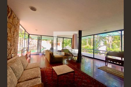 Casa à venda com 1500m², 6 quartos e 8 vagasSala