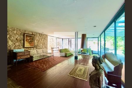 Casa à venda com 1500m², 6 quartos e 8 vagasSala