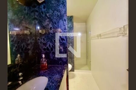 Casa à venda com 1500m², 6 quartos e 8 vagasSuíte banheiro