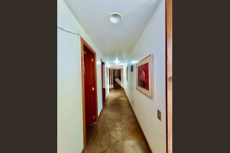 Casa à venda com 1500m², 6 quartos e 8 vagasCorredor