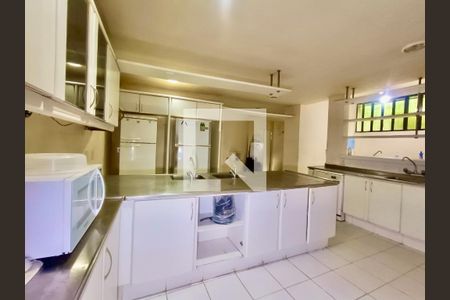 Casa à venda com 1500m², 6 quartos e 8 vagasCopa / Cozinha