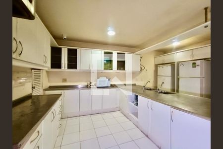 Casa à venda com 1500m², 6 quartos e 8 vagasCopa / Cozinha