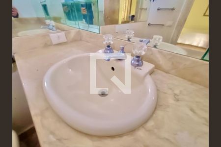 Casa à venda com 1500m², 6 quartos e 8 vagasSuíte banheiro