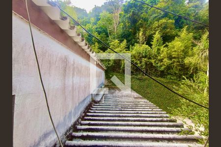 Casa à venda com 1500m², 6 quartos e 8 vagasQuarto vista