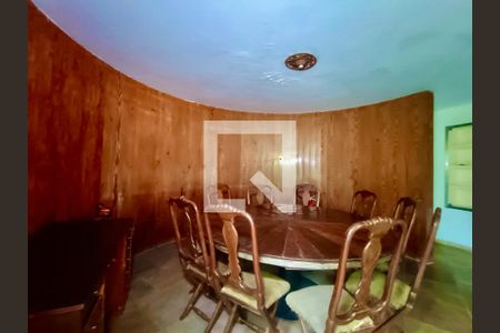 Casa à venda com 1500m², 6 quartos e 8 vagasSala