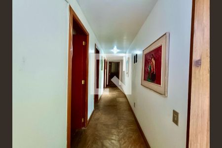 Casa à venda com 1500m², 6 quartos e 8 vagasCorredor