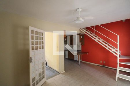 Sala de casa de condomínio para alugar com 2 quartos, 62m² em Maria Paula, São Gonçalo