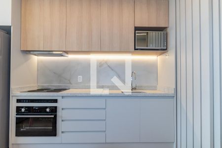 Cozinha de apartamento para alugar com 1 quarto, 49m² em Itaim Bibi, São Paulo