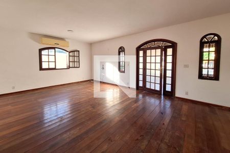 Sala de casa à venda com 3 quartos, 249m² em Serra Grande, Niterói