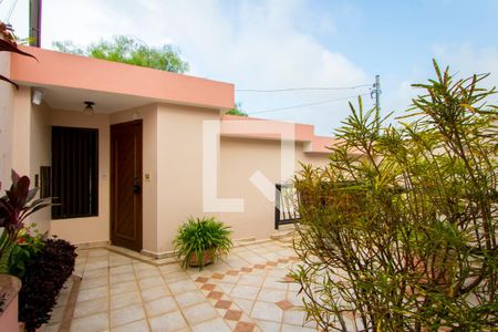 Casa à venda com 253m², 3 quartos e 3 vagas Casa à venda com 253m², 3 quartos e 3 vagasÁrea externa