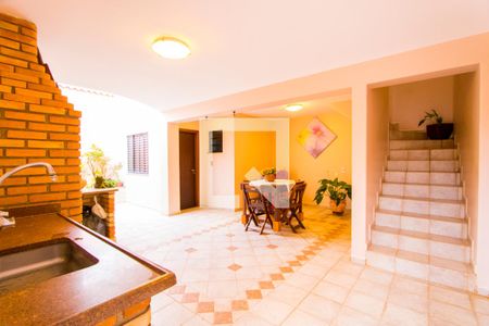 Casa à venda com 253m², 3 quartos e 3 vagas Casa à venda com 253m², 3 quartos e 3 vagasEspaço gourmet