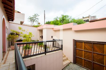 Casa à venda com 253m², 3 quartos e 3 vagas Casa à venda com 253m², 3 quartos e 3 vagasÁrea externa