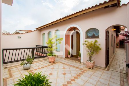 Casa à venda com 253m², 3 quartos e 3 vagas Casa à venda com 253m², 3 quartos e 3 vagasÁrea externa