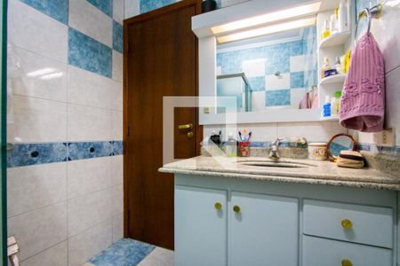 Casa à venda com 253m², 3 quartos e 3 vagas Casa à venda com 253m², 3 quartos e 3 vagasBanheiro social