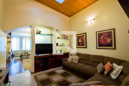 Sala de TV de casa à venda com 3 quartos, 253m² em Vila Floresta, Santo André
