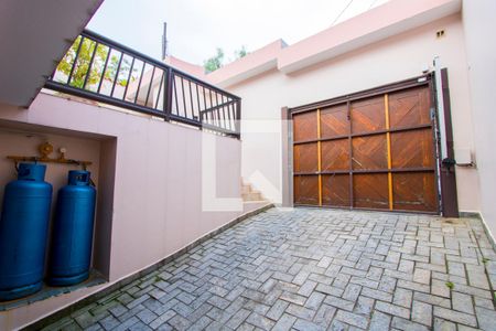 Casa à venda com 253m², 3 quartos e 3 vagas Casa à venda com 253m², 3 quartos e 3 vagasGaragem - Rampa