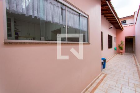 Casa à venda com 253m², 3 quartos e 3 vagas Casa à venda com 253m², 3 quartos e 3 vagasCorredor - Externo