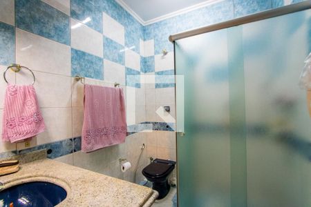 Casa à venda com 253m², 3 quartos e 3 vagas Casa à venda com 253m², 3 quartos e 3 vagasBanheiro social