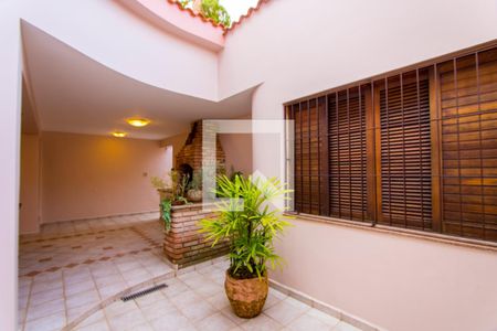 Casa à venda com 253m², 3 quartos e 3 vagas Casa à venda com 253m², 3 quartos e 3 vagasQuintal