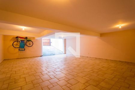 Casa à venda com 253m², 3 quartos e 3 vagas Casa à venda com 253m², 3 quartos e 3 vagasGaragem