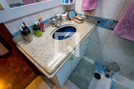 Casa à venda com 253m², 3 quartos e 3 vagas Casa à venda com 253m², 3 quartos e 3 vagasBanheiro social