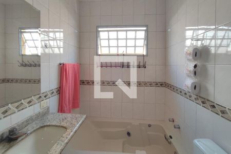 Casa à venda com 600m², 5 quartos e 5 vagasBanheiro Suíte